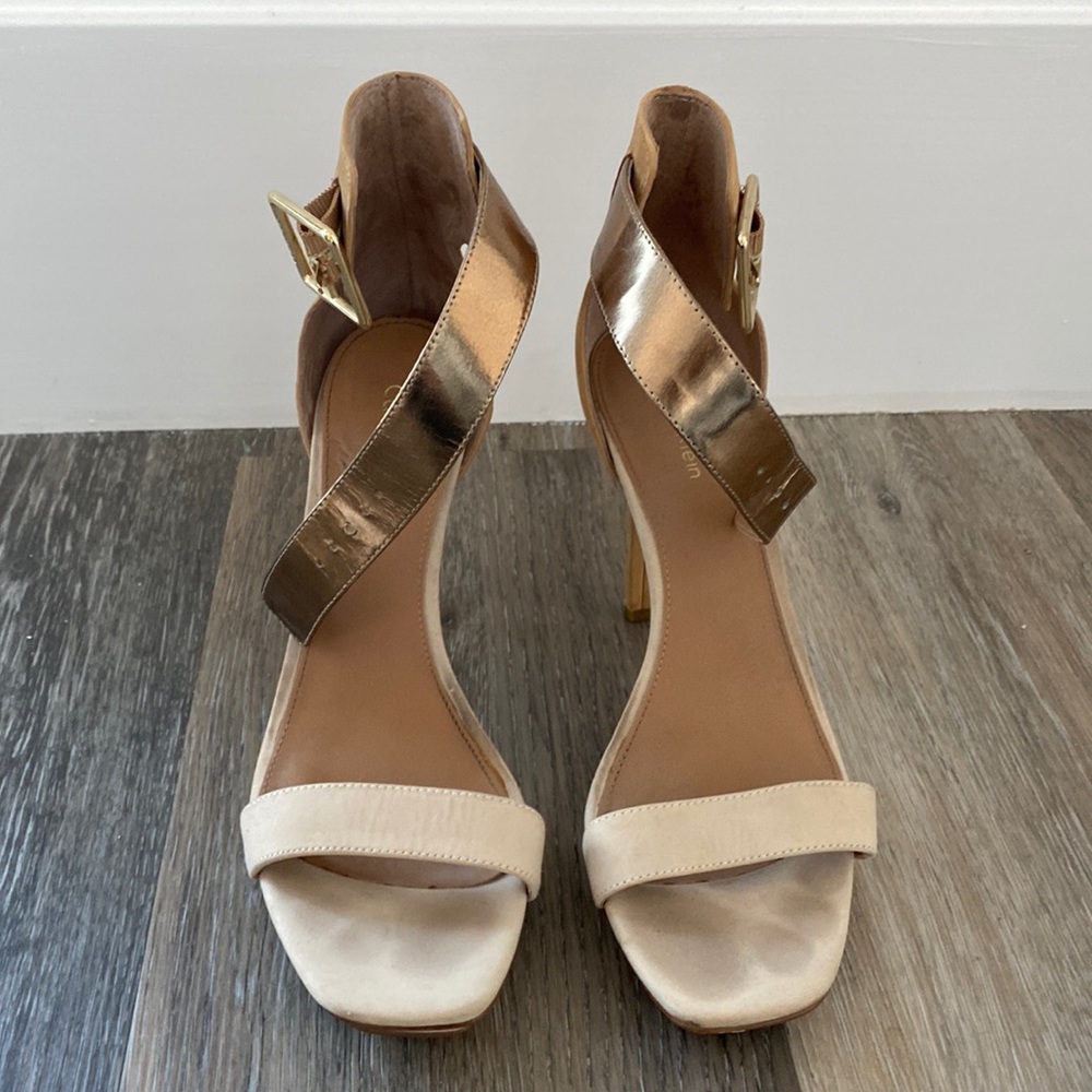 Calvin Klein. Women size US 8